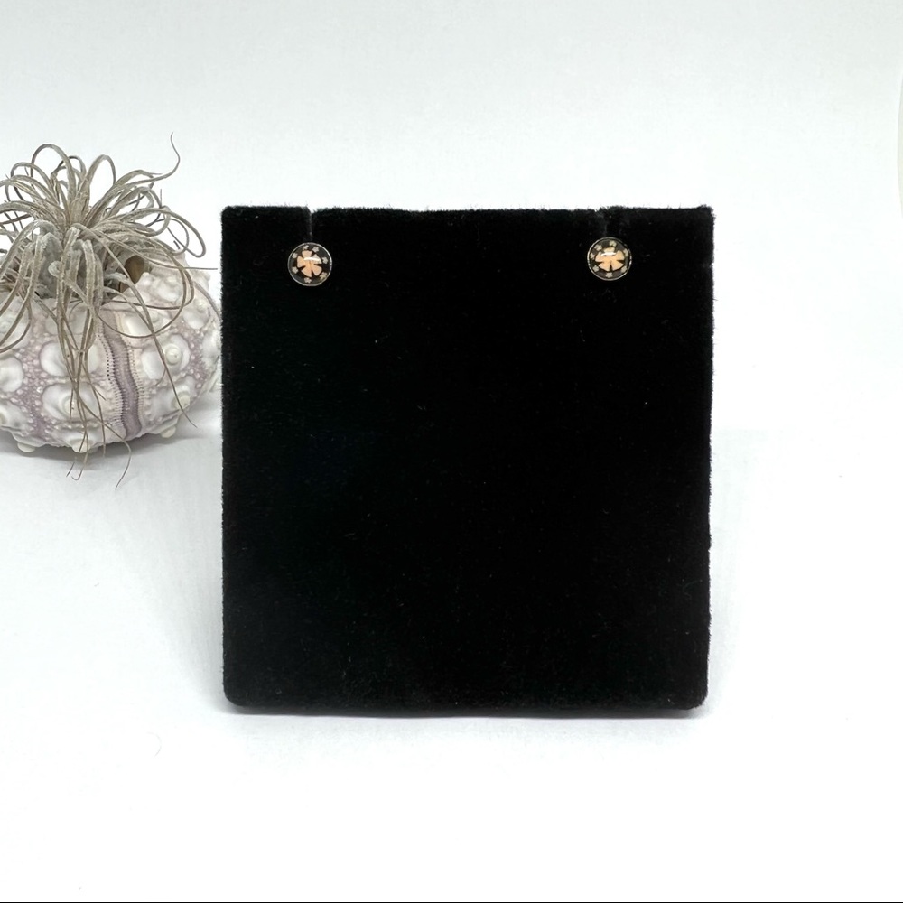 Vintage Flower Stud Earrings!